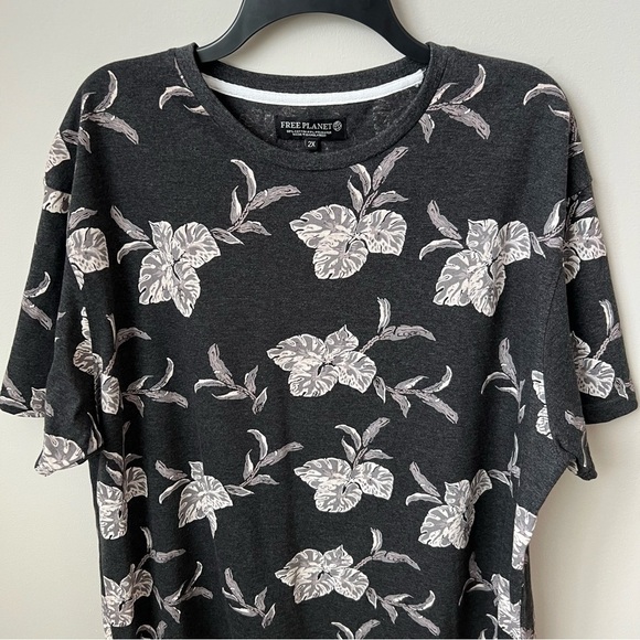 Free Planet Tropical Floral Hawaiian T-Shirt Front Pocket Crew Neck Vacation 2X - Picture 2 of 7